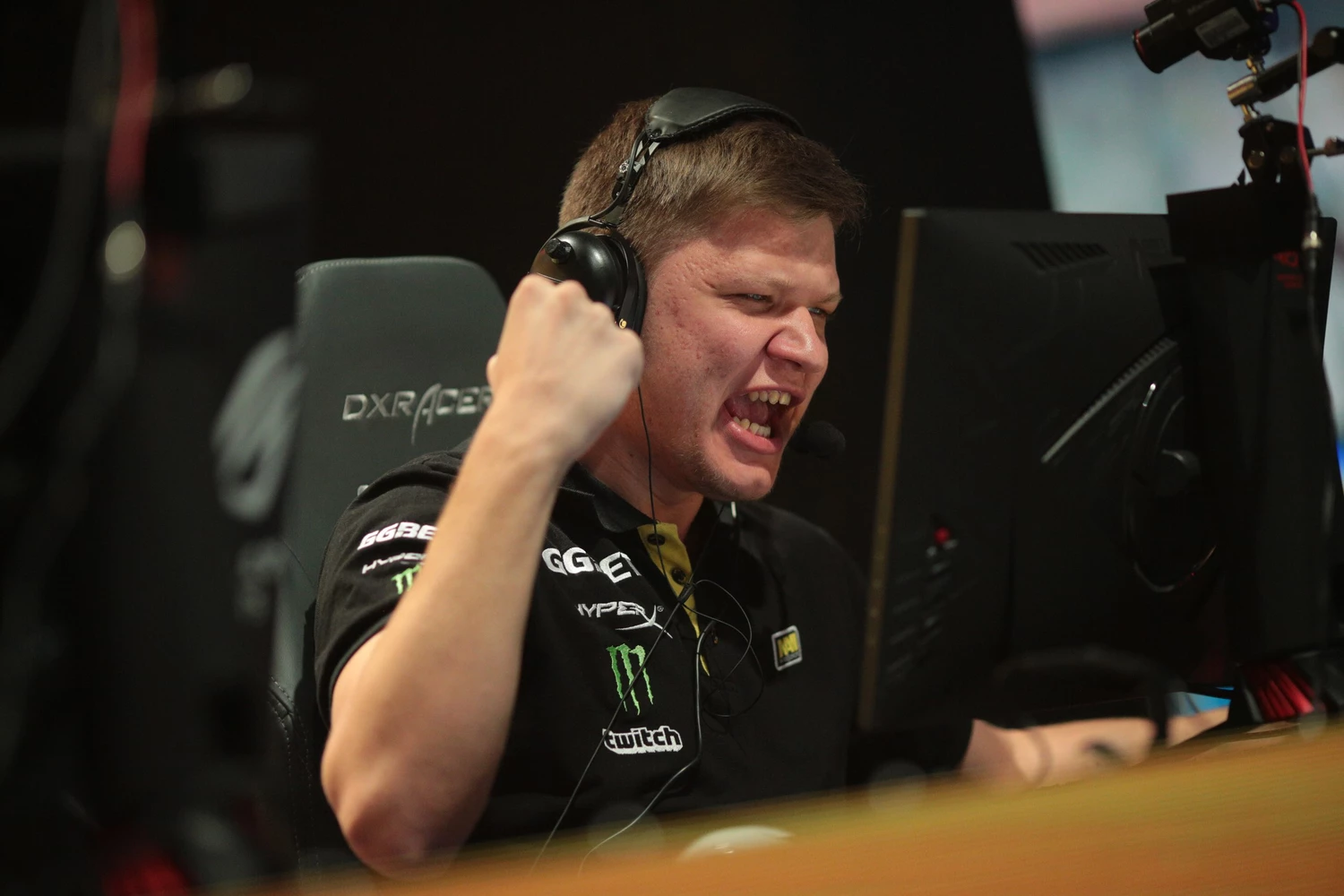 Картинка Провалил первую карту, но божил на второй — как s1mple вернулся в CS 2